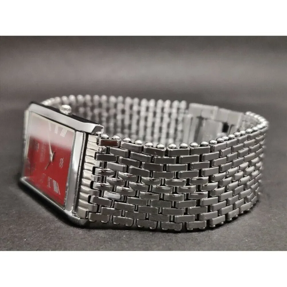 Vintage Style Seiko Quartz Mens Silver Watch & Red accents W/ Metal Strap